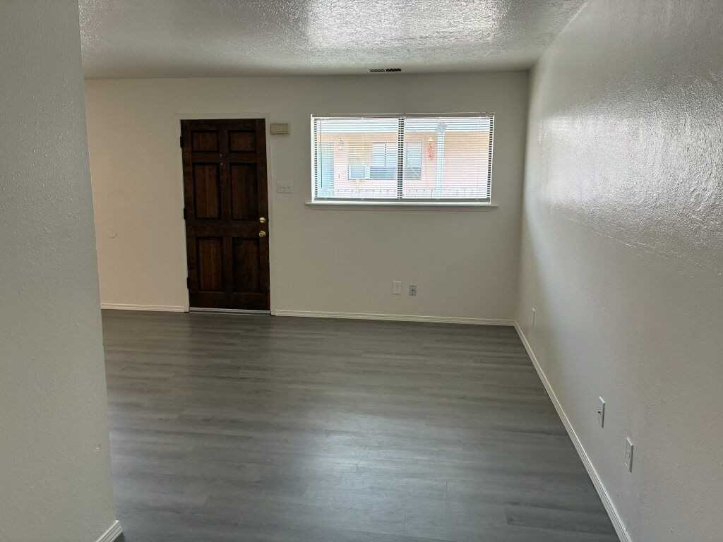 929 Aztec Rd Nw - Photo 4 of 18