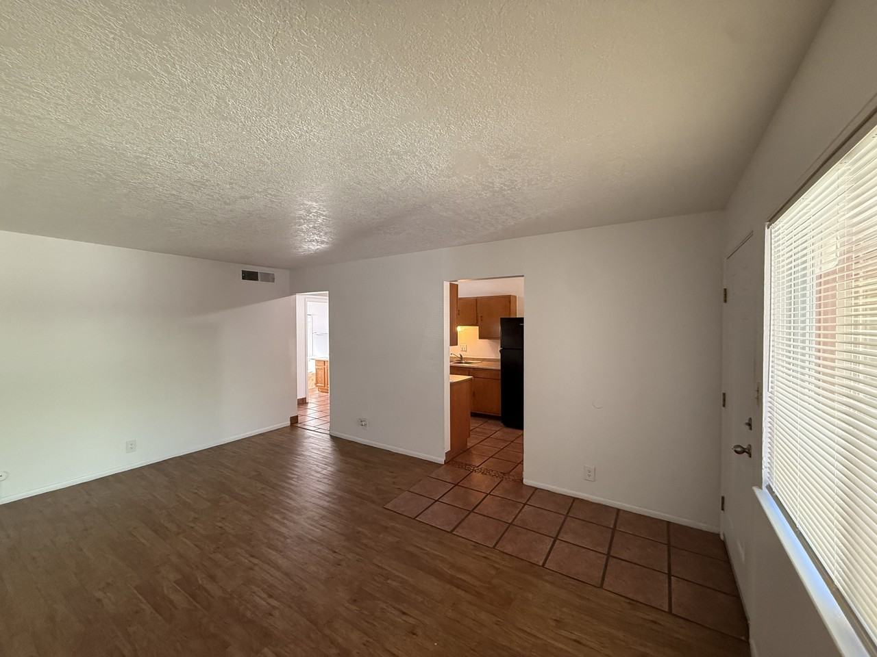 419 Monroe St Ne - Photo 5 of 25