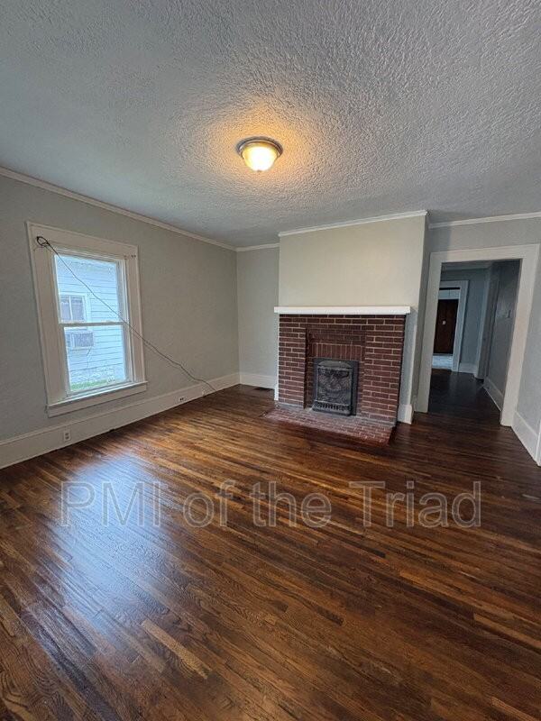 1110 Adams St - Photo 6 of 25