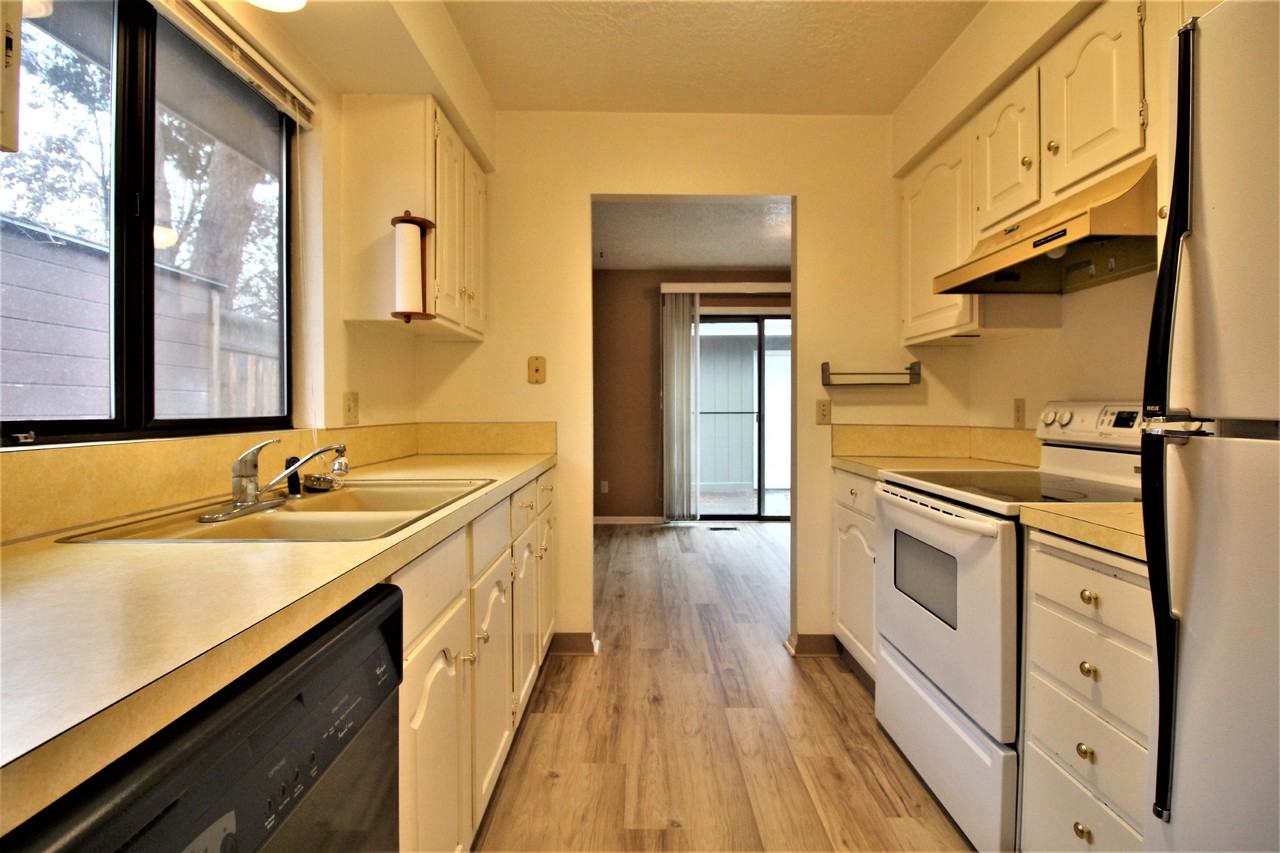 7201 W Amity Rd - Photo 2 of 17