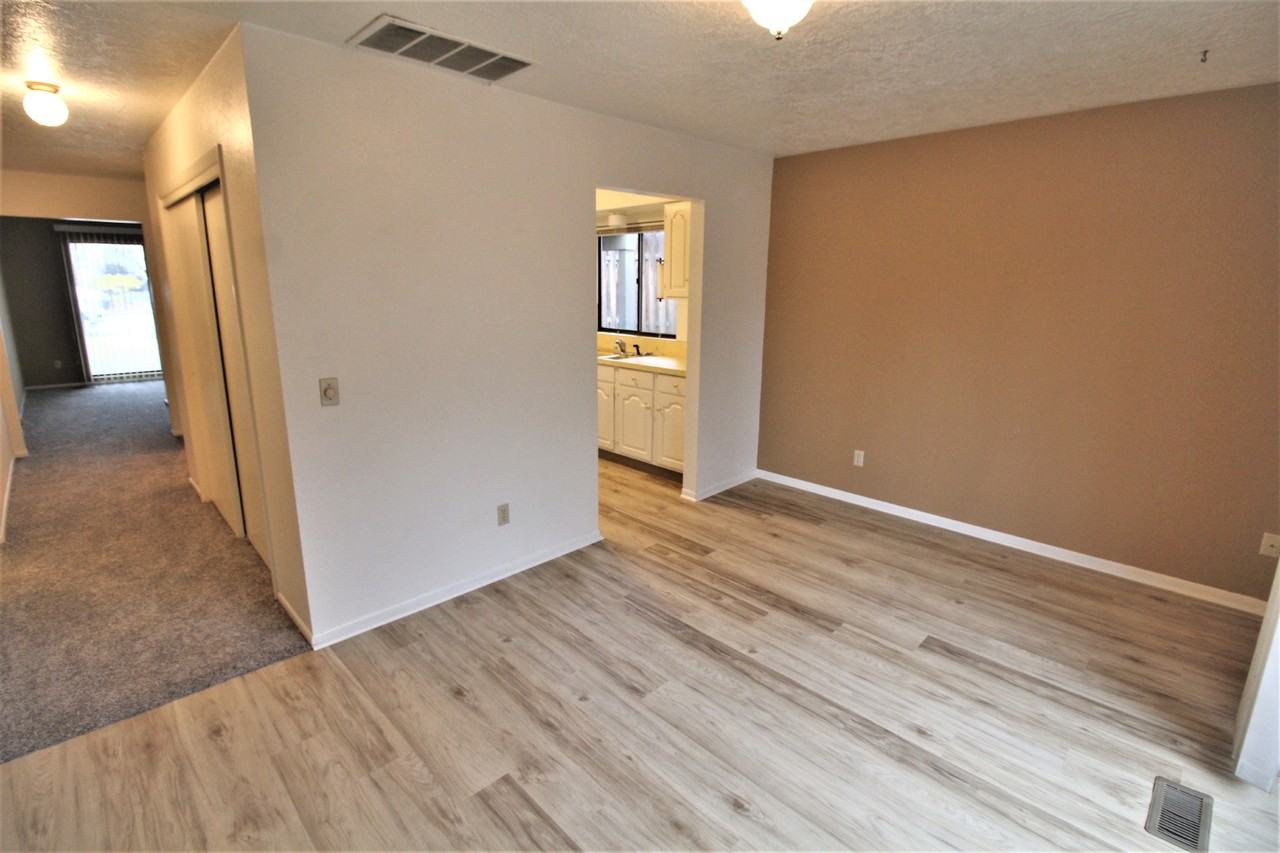 7201 W Amity Rd - Photo 5 of 17