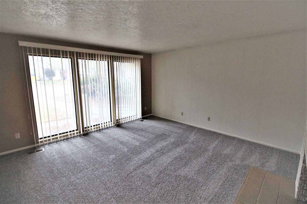 7201 W Amity Rd - Photo 7 of 17