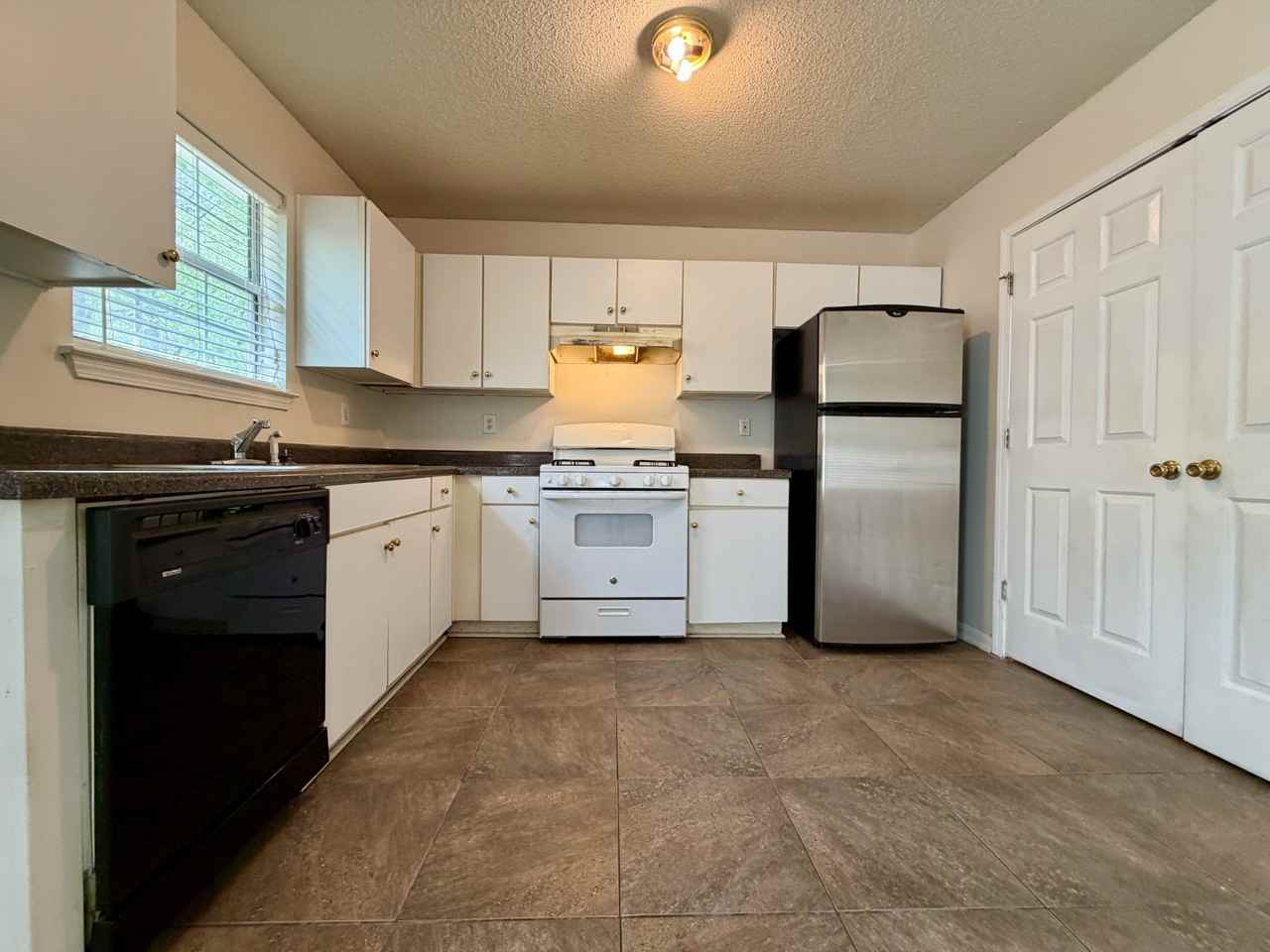 5427 Shirewick Ln - Photo 5 of 31