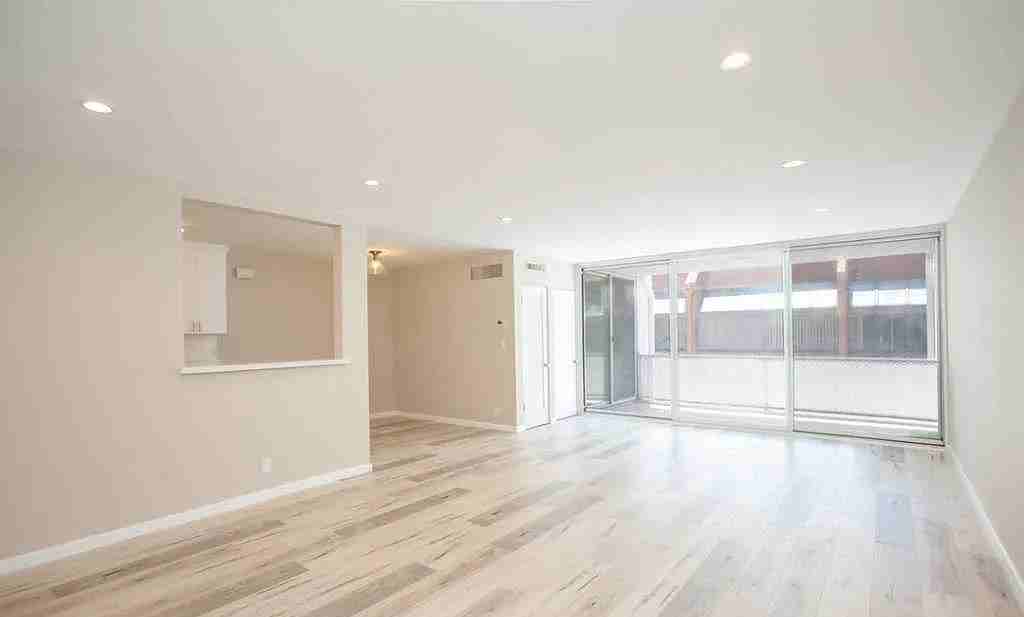 131 N Gale Dr #3 - Photo 4 of 35