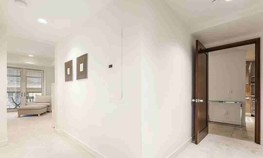 447 N Doheny Dr #303 - Photo 4 of 24