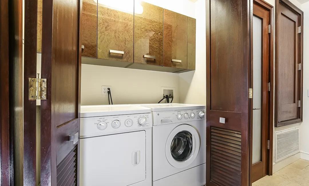 447 N Doheny Dr #303 - Photo 7 of 24