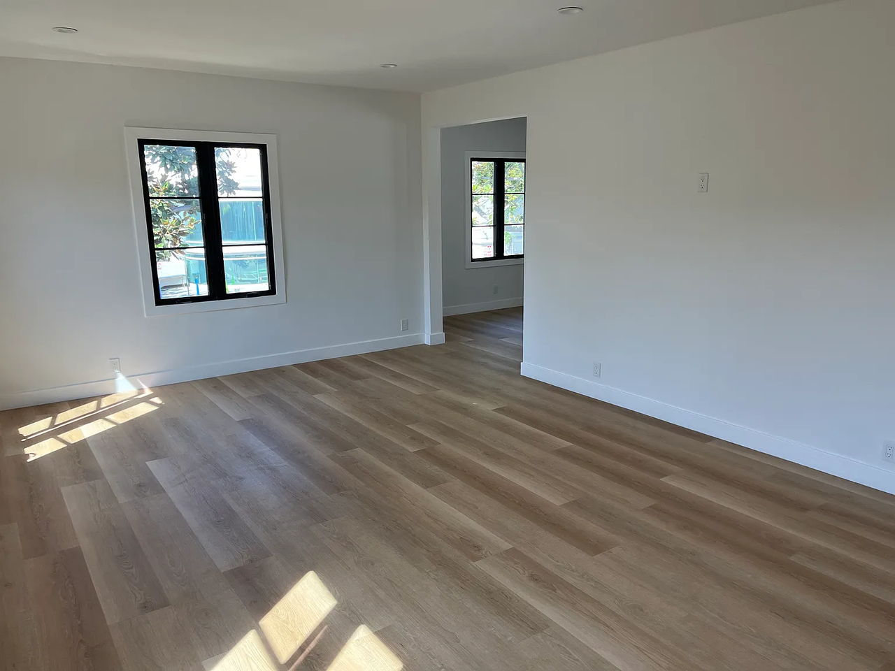 412 S Doheny Dr - Photo 4 of 17