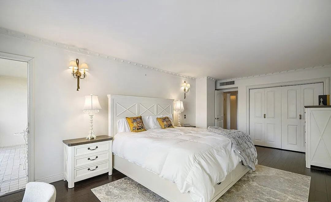 434 S Canon Dr #302 - Photo 3 of 25