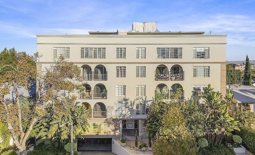 434 S Canon Dr #302 - Photo 5 of 25