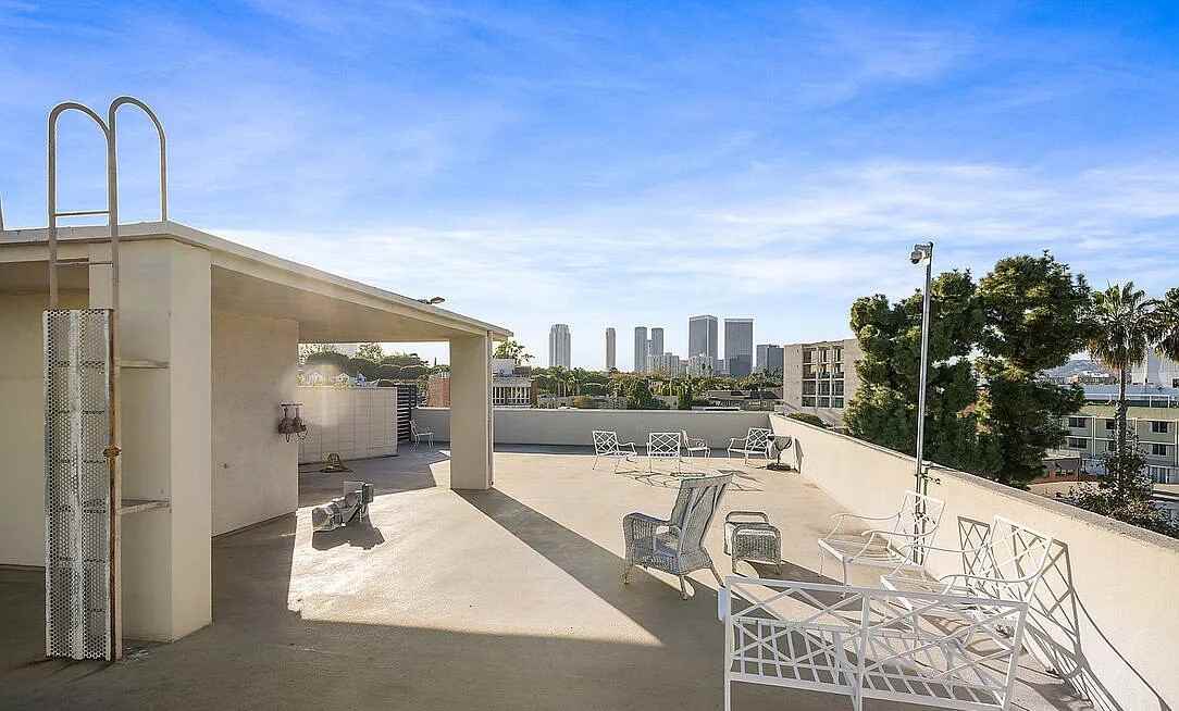 434 S Canon Dr #302 - Photo 7 of 25