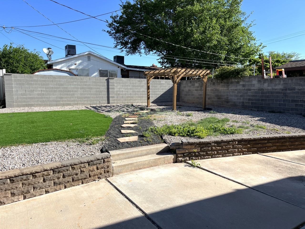 23 Es - Photo 2 of 16