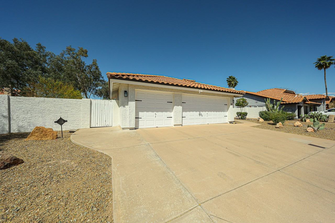 4812 E Aire Libre Ave - Photo 4 of 33