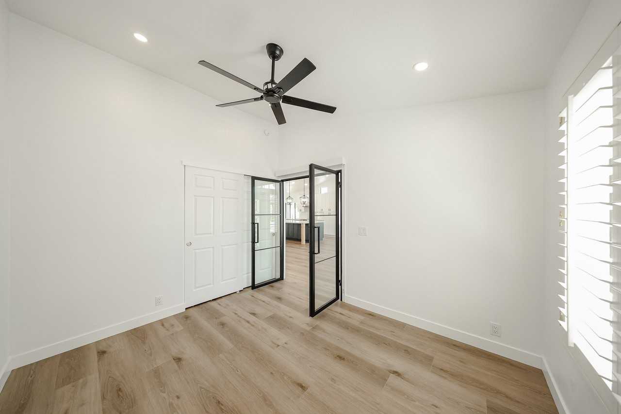 4812 E Aire Libre Ave - Photo 6 of 33