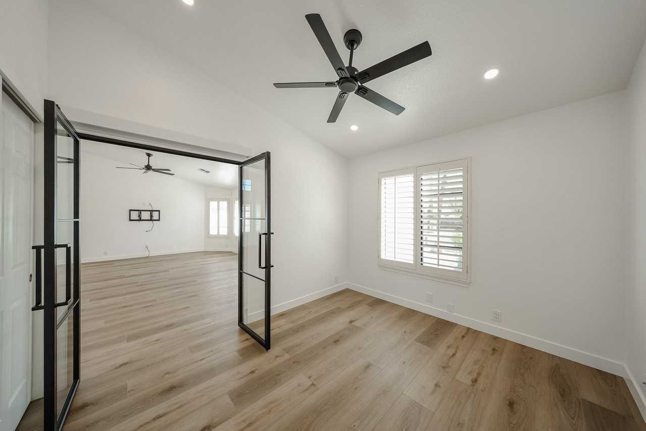 4812 E Aire Libre Ave - Photo 7 of 33