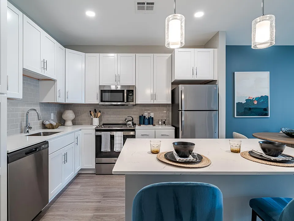 89 Hopkins St - Photo 3 of 12