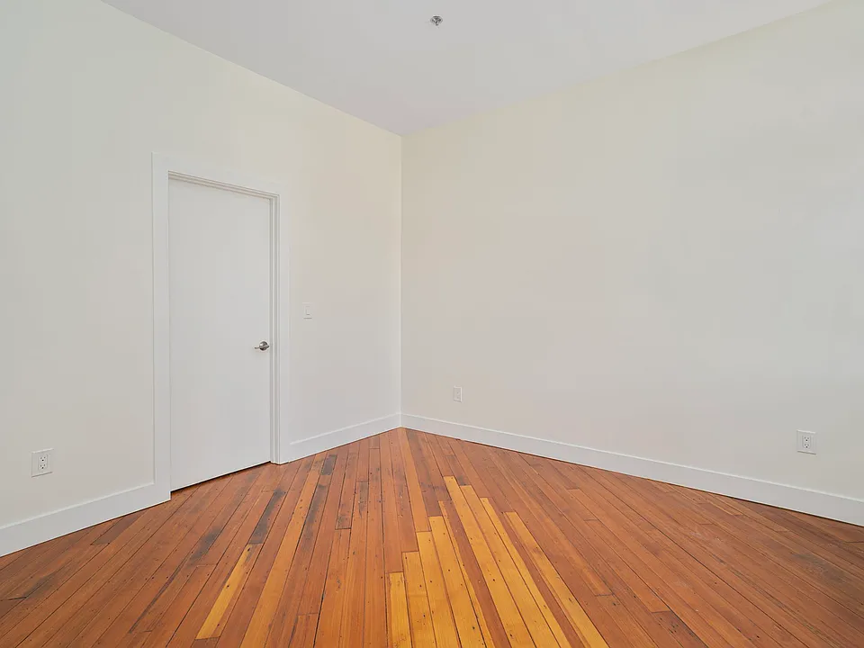136 Westminster St - Photo 4 of 12