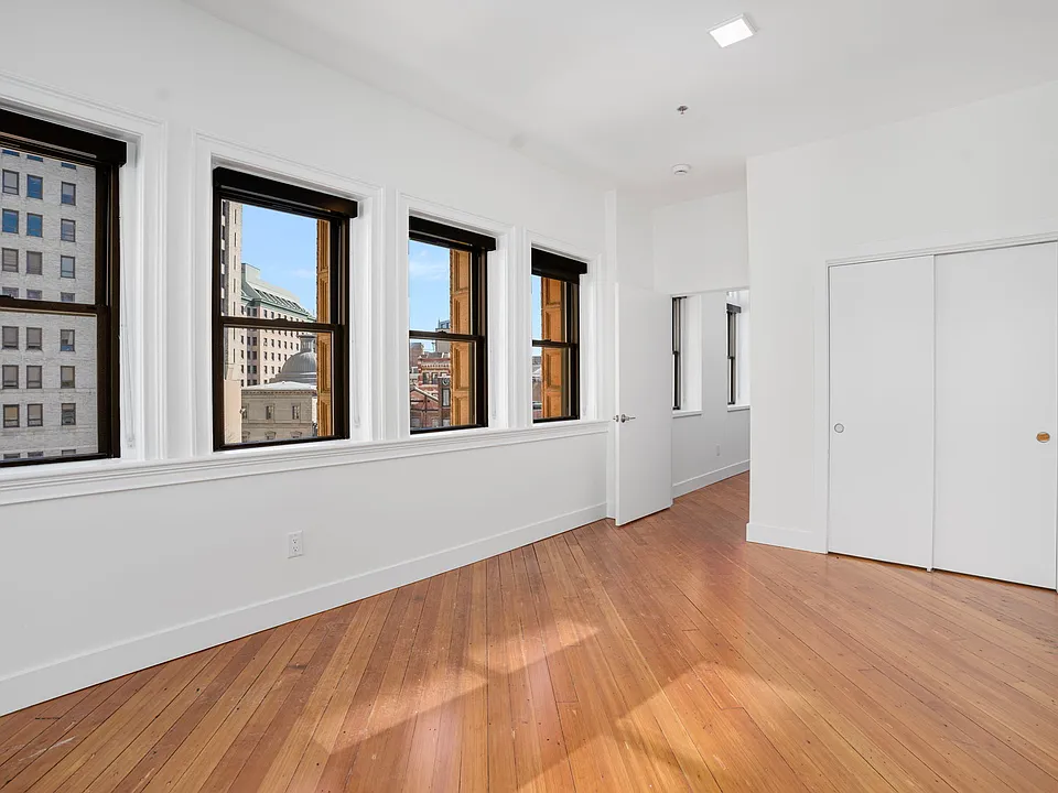 136 Westminster St - Photo 7 of 12