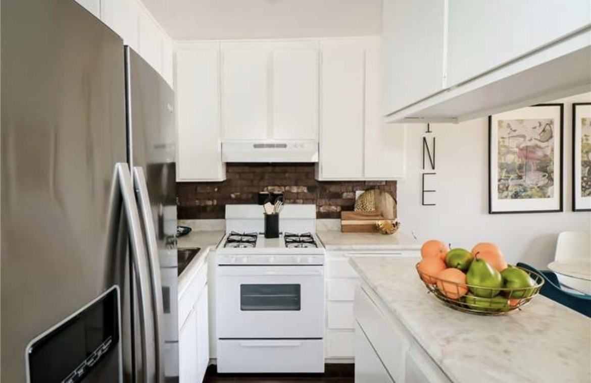 4506 Saugus Ave #9 - Photo 7 of 15