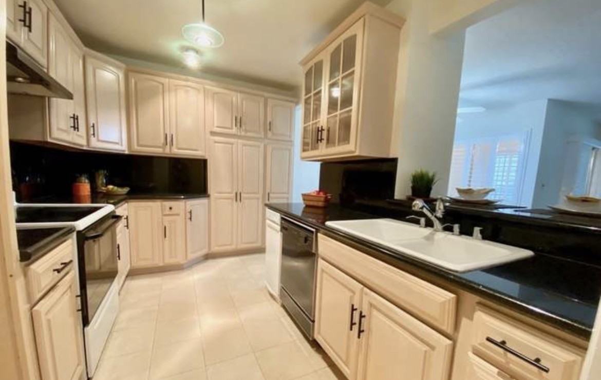 6275 Canterbury Dr #108 - Photo 7 of 19