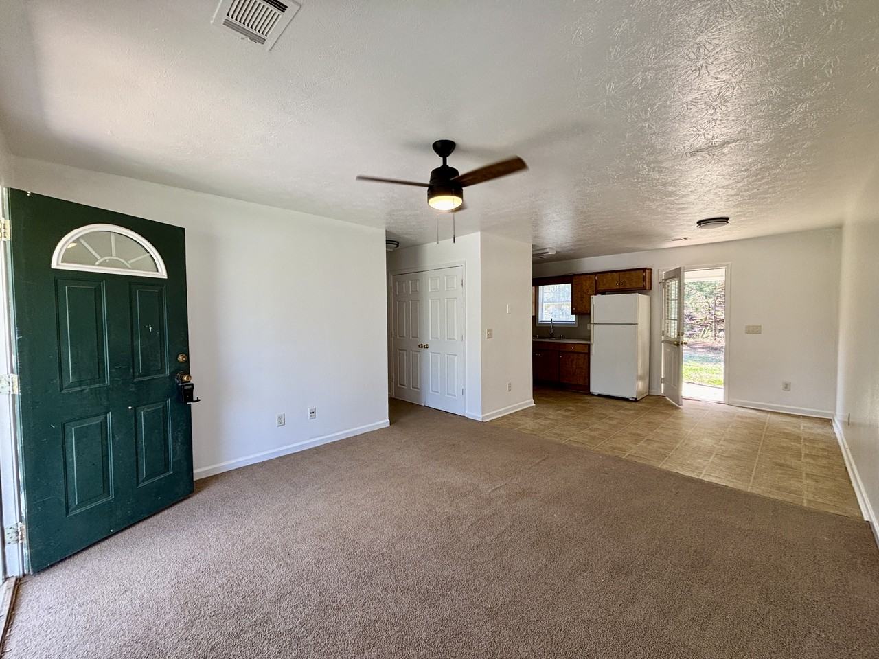 16 Crosswinds Rd - Photo 2 of 9