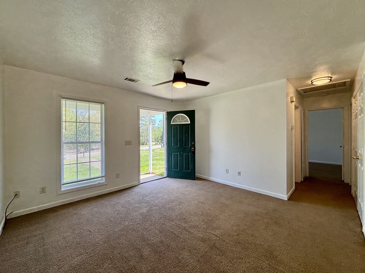 16 Crosswinds Rd - Photo 3 of 9