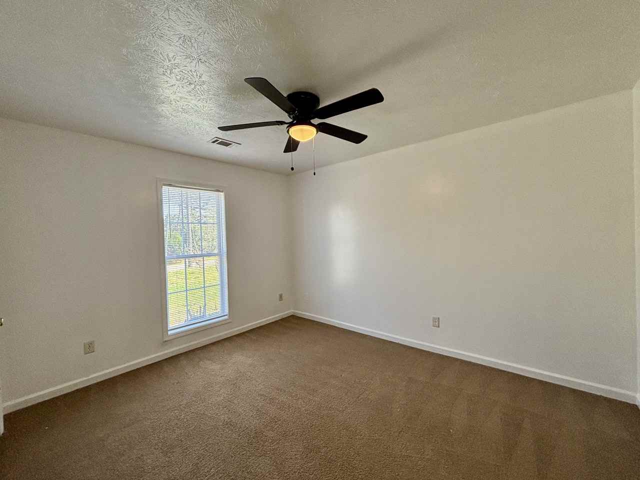 16 Crosswinds Rd - Photo 5 of 9