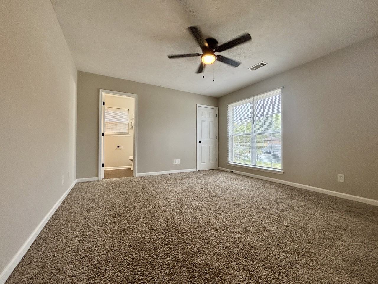 5500 Ambervista Ct - Photo 3 of 15