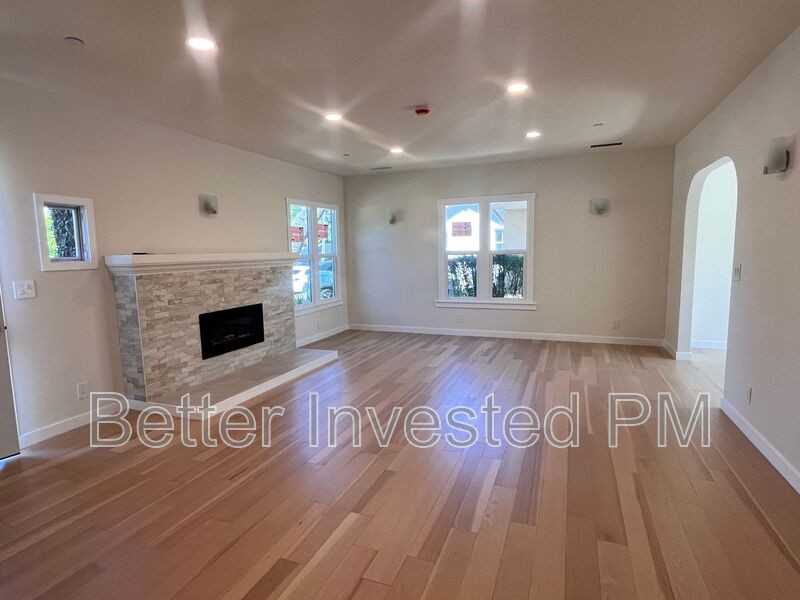 818 Nason St - Photo 2 of 9