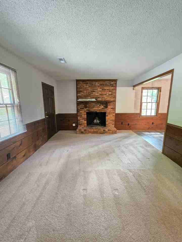 3909 Greenleaf St - Photo 4 of 26