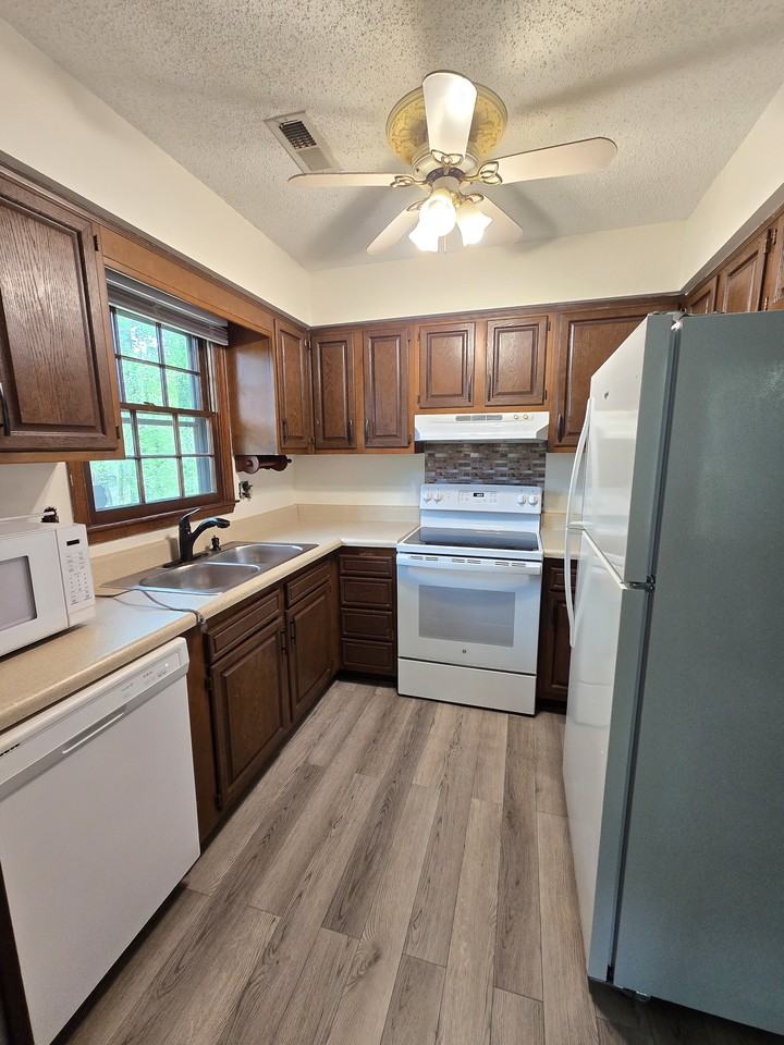 3909 Greenleaf St - Photo 6 of 26