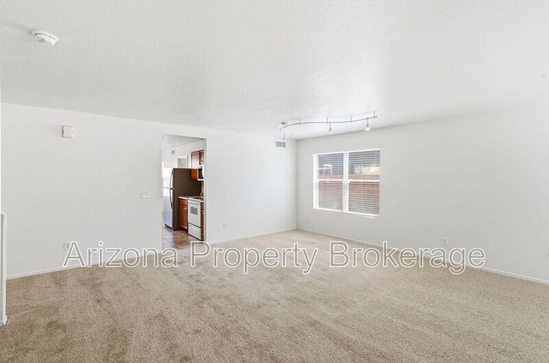10940 E Flower Ave - Photo 4 of 40