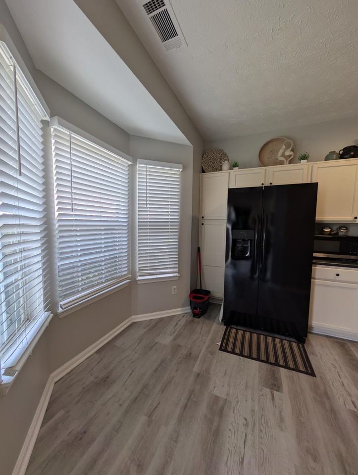 5690 Hampton Ct - Photo 4 of 13
