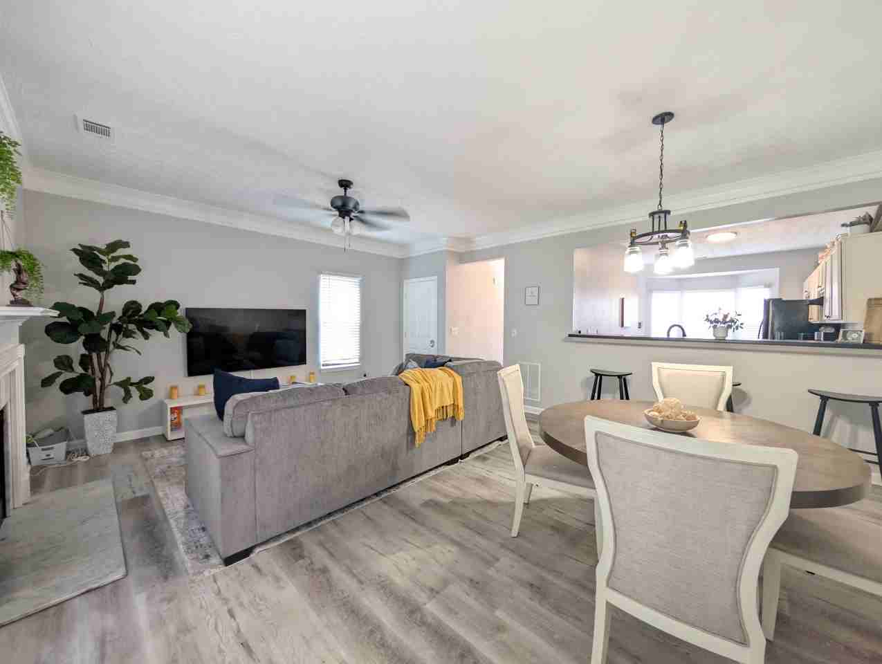 5690 Hampton Ct - Photo 5 of 13