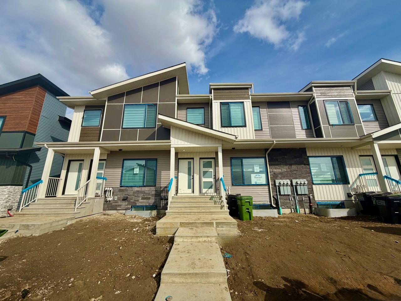 135-141 29 St Sw - Photo 2 of 50