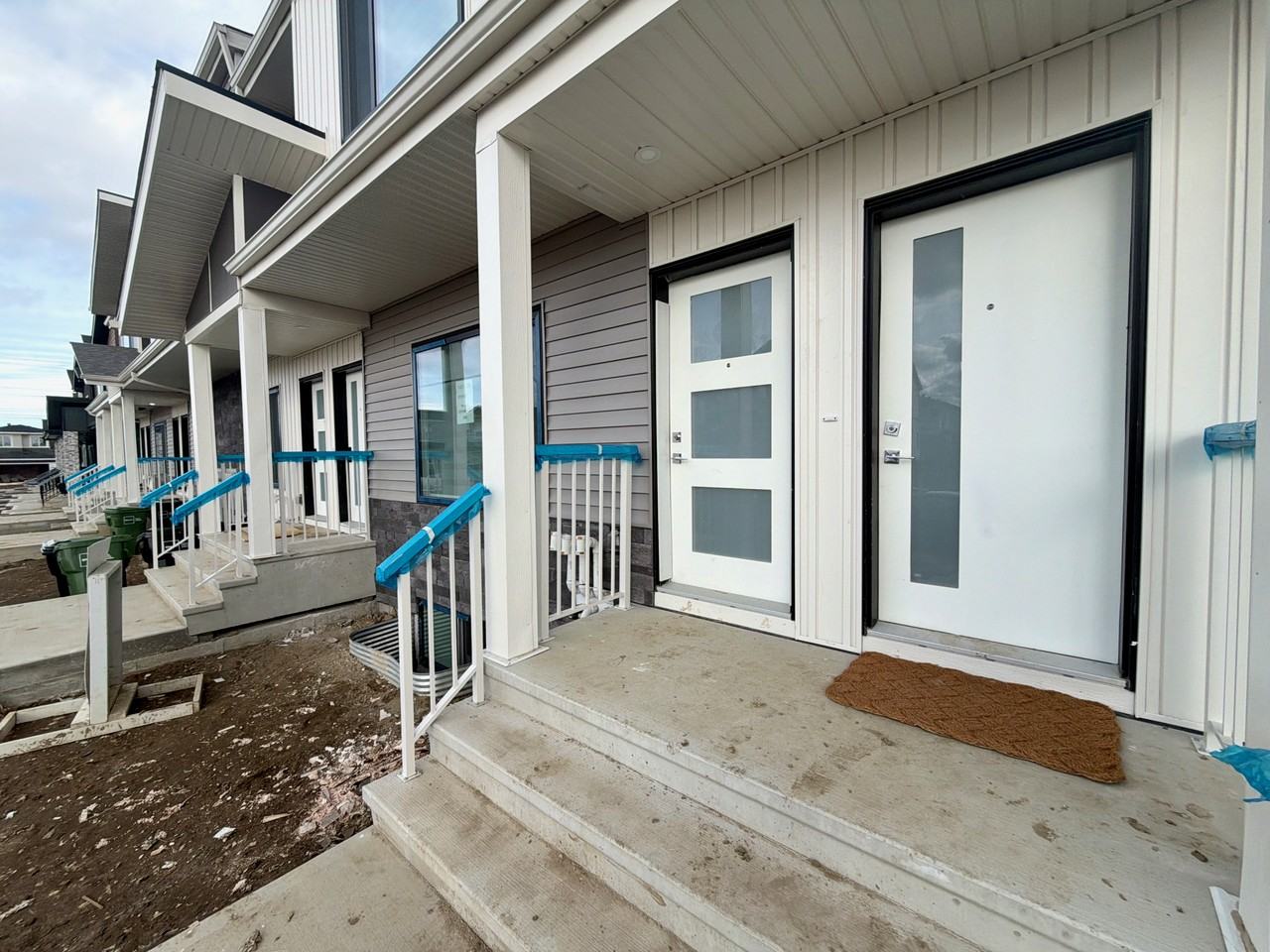 135-141 29 St Sw - Photo 3 of 50