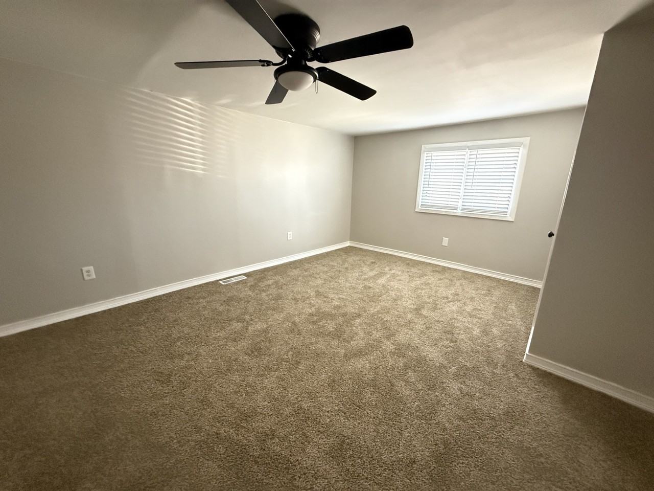 3905 Wright Ave - Photo 6 of 9