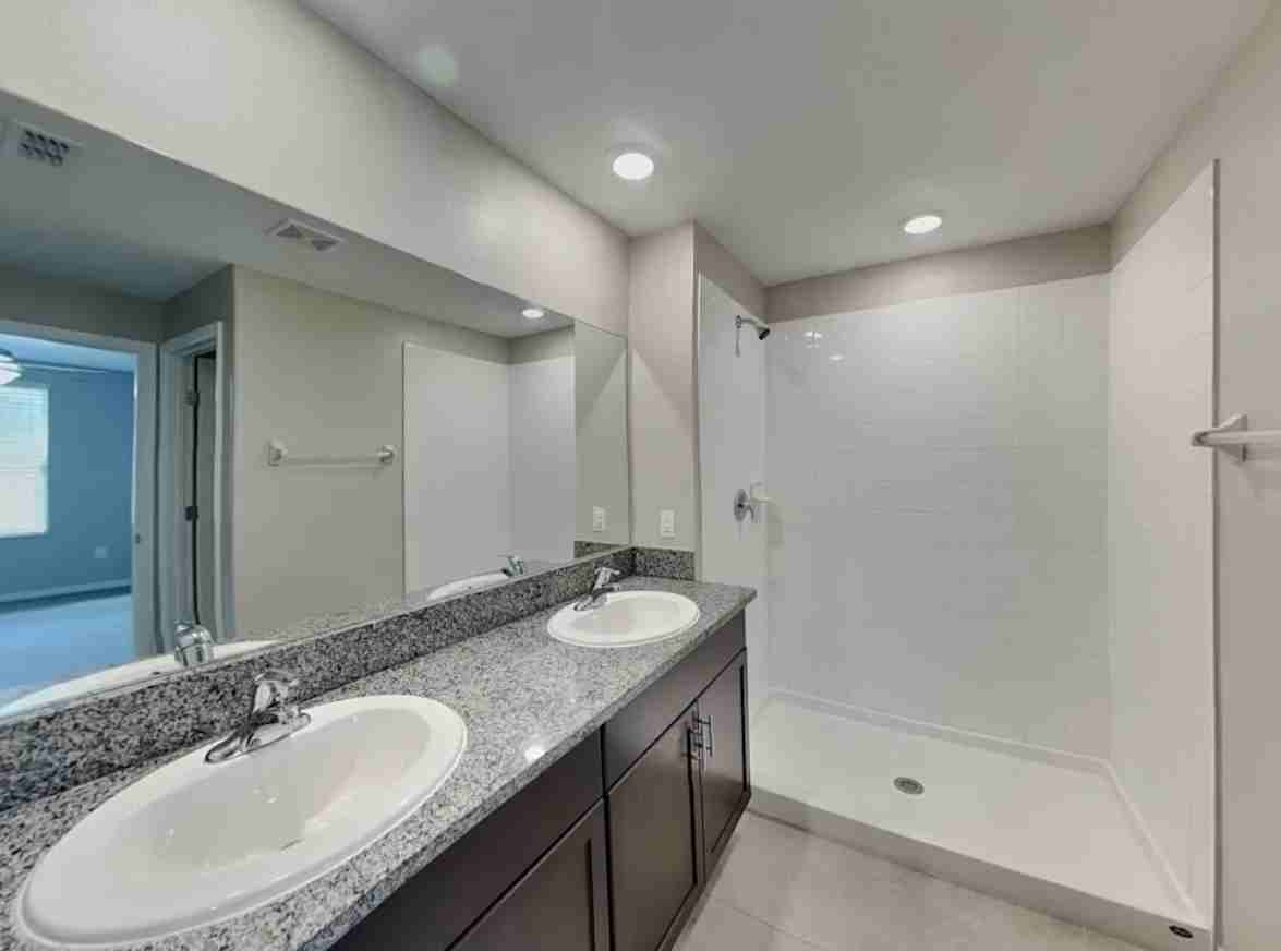 2218 Treesdale Ave - Photo 5 of 8