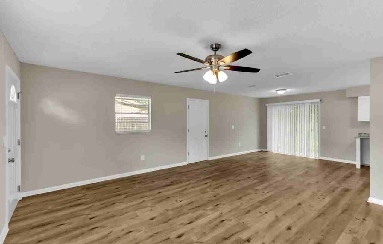 2008 E Humphrey St - Photo 4 of 9