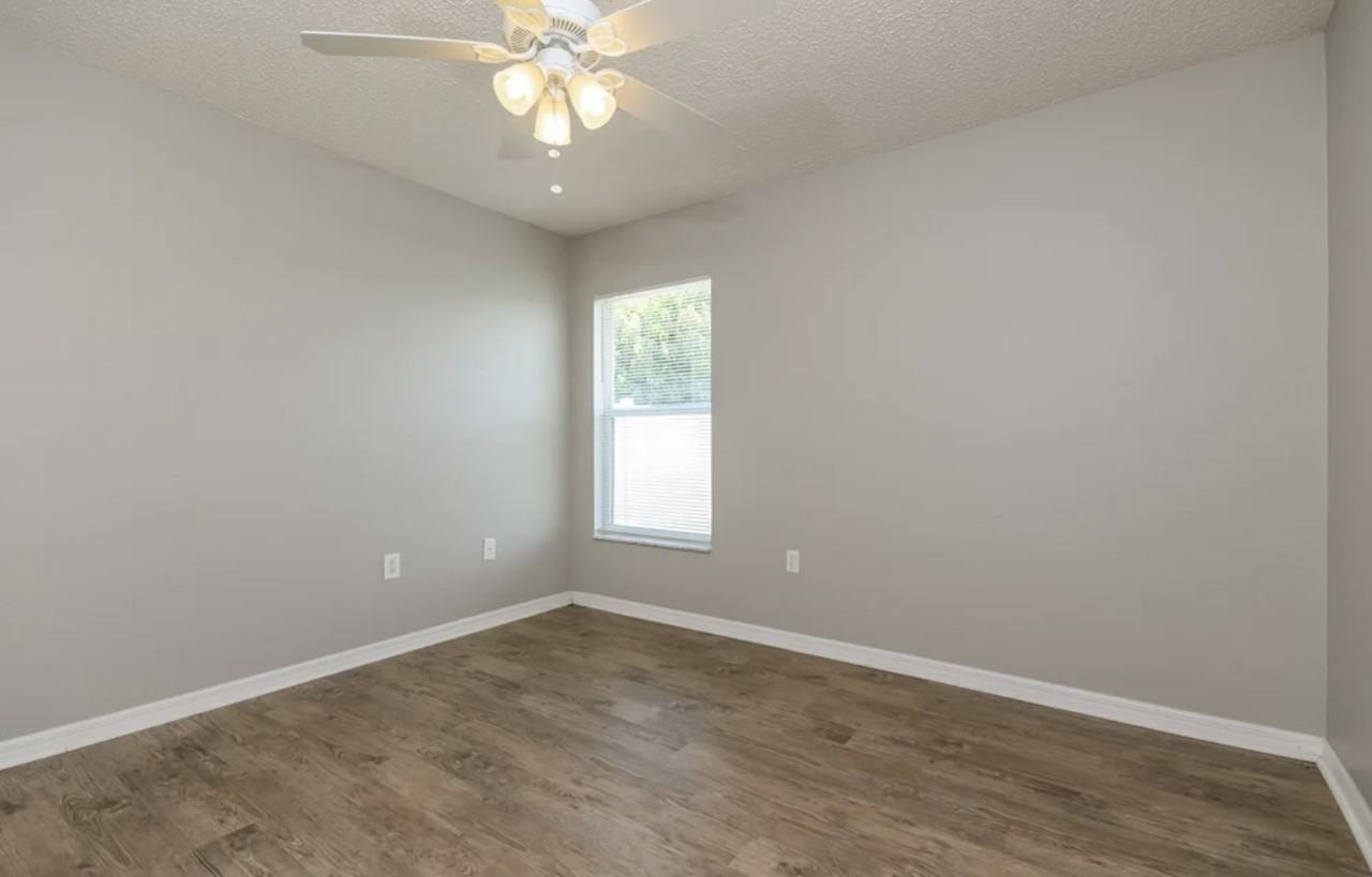 332 Cloverdale Rd - Photo 6 of 9