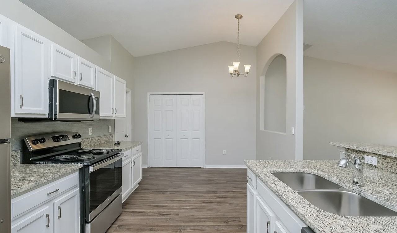 14136 Kingmont St - Photo 2 of 9