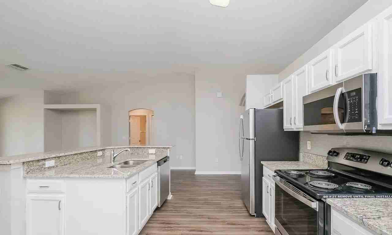 14136 Kingmont St - Photo 3 of 9