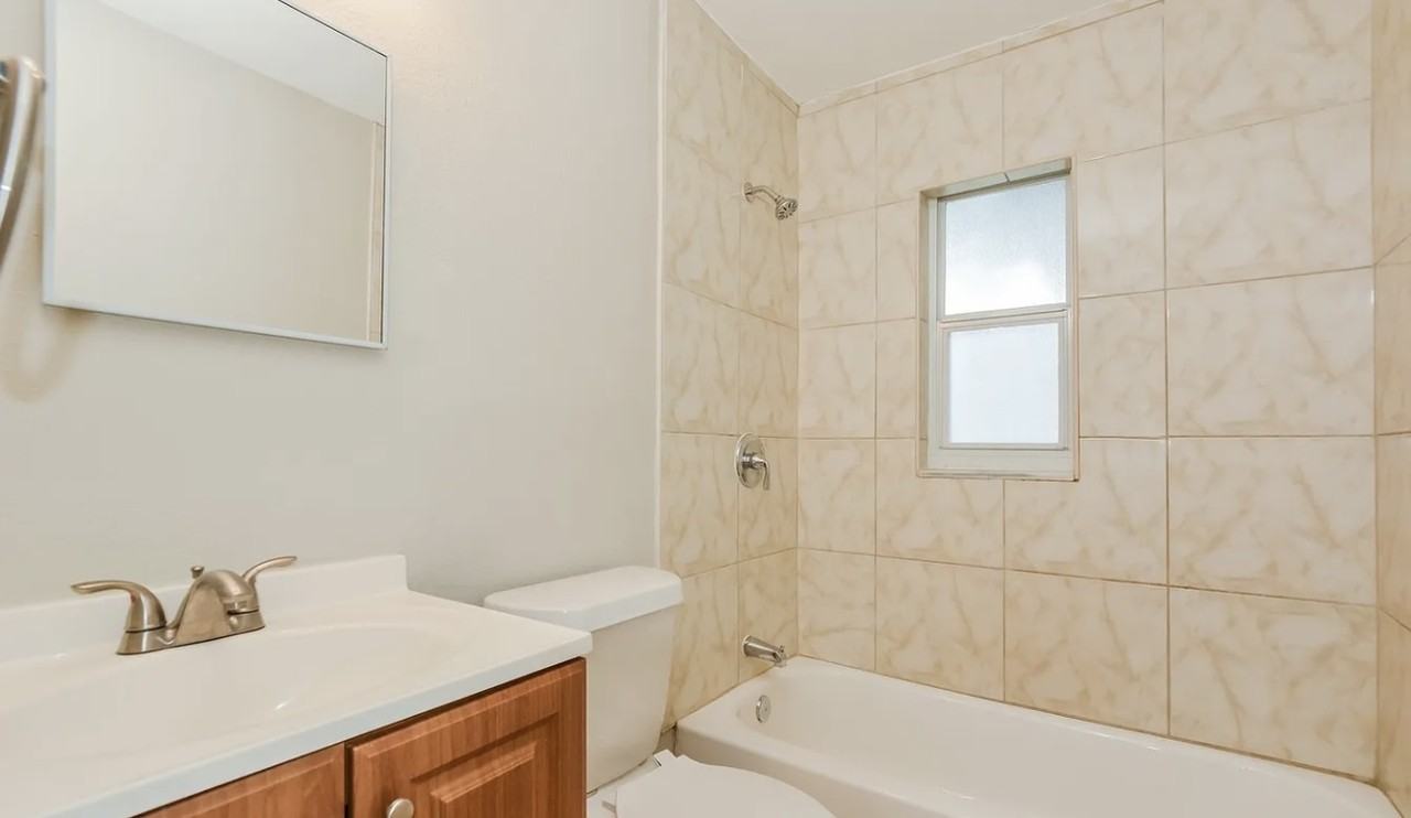 4833 Elese St - Photo 4 of 7