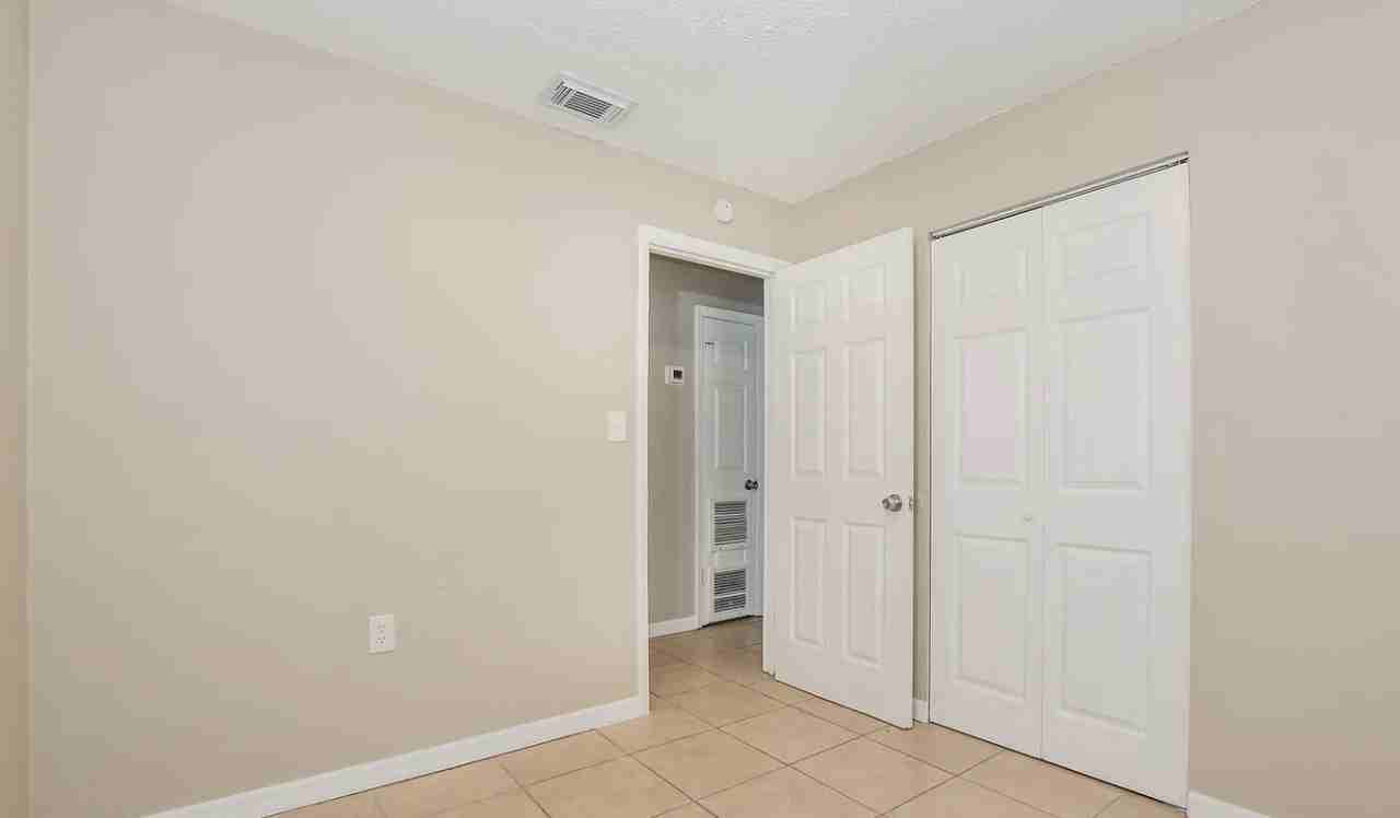 4833 Elese St - Photo 5 of 7