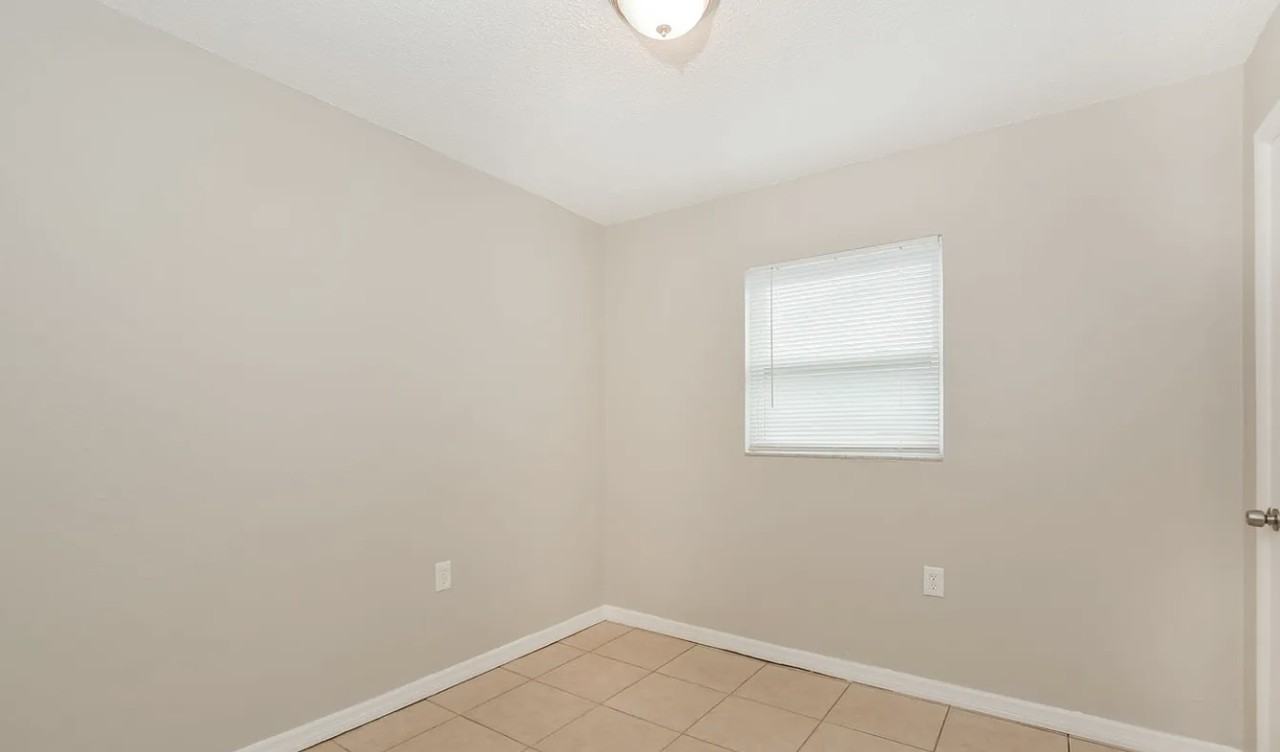 4833 Elese St - Photo 6 of 7