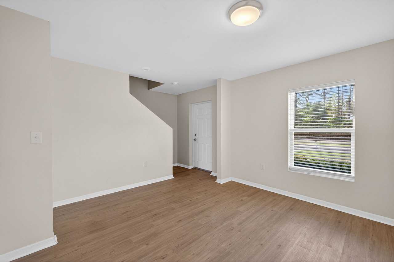 921 Jacaranda Pkwy E - Photo 2 of 24