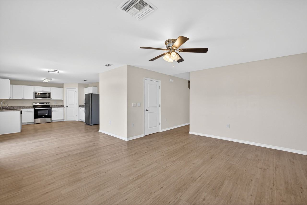 921 Jacaranda Pkwy E - Photo 4 of 24