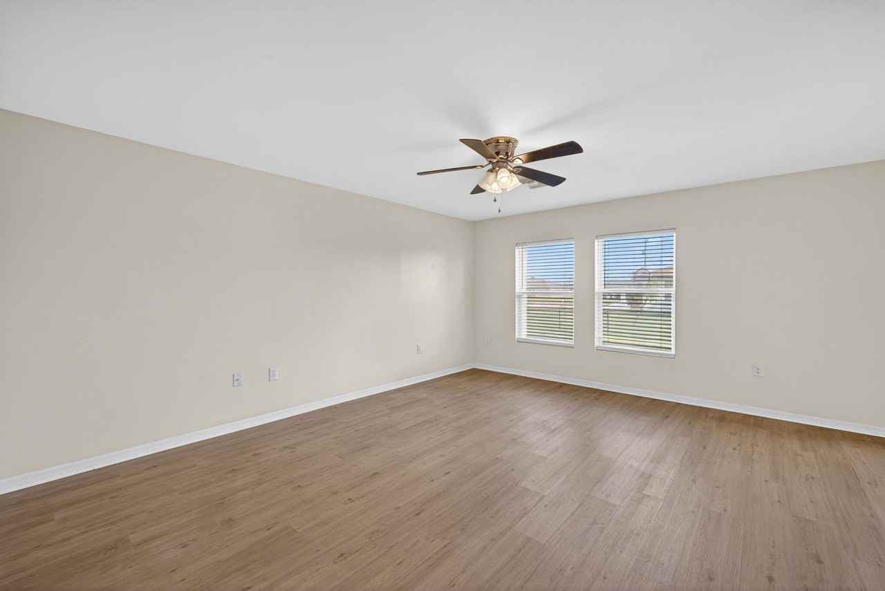 921 Jacaranda Pkwy E - Photo 5 of 24