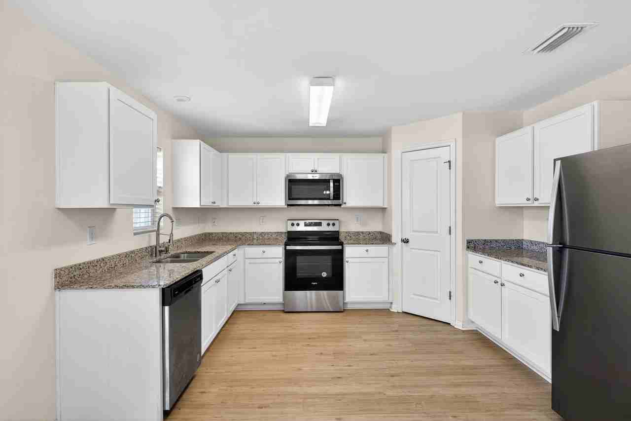 921 Jacaranda Pkwy E - Photo 6 of 24