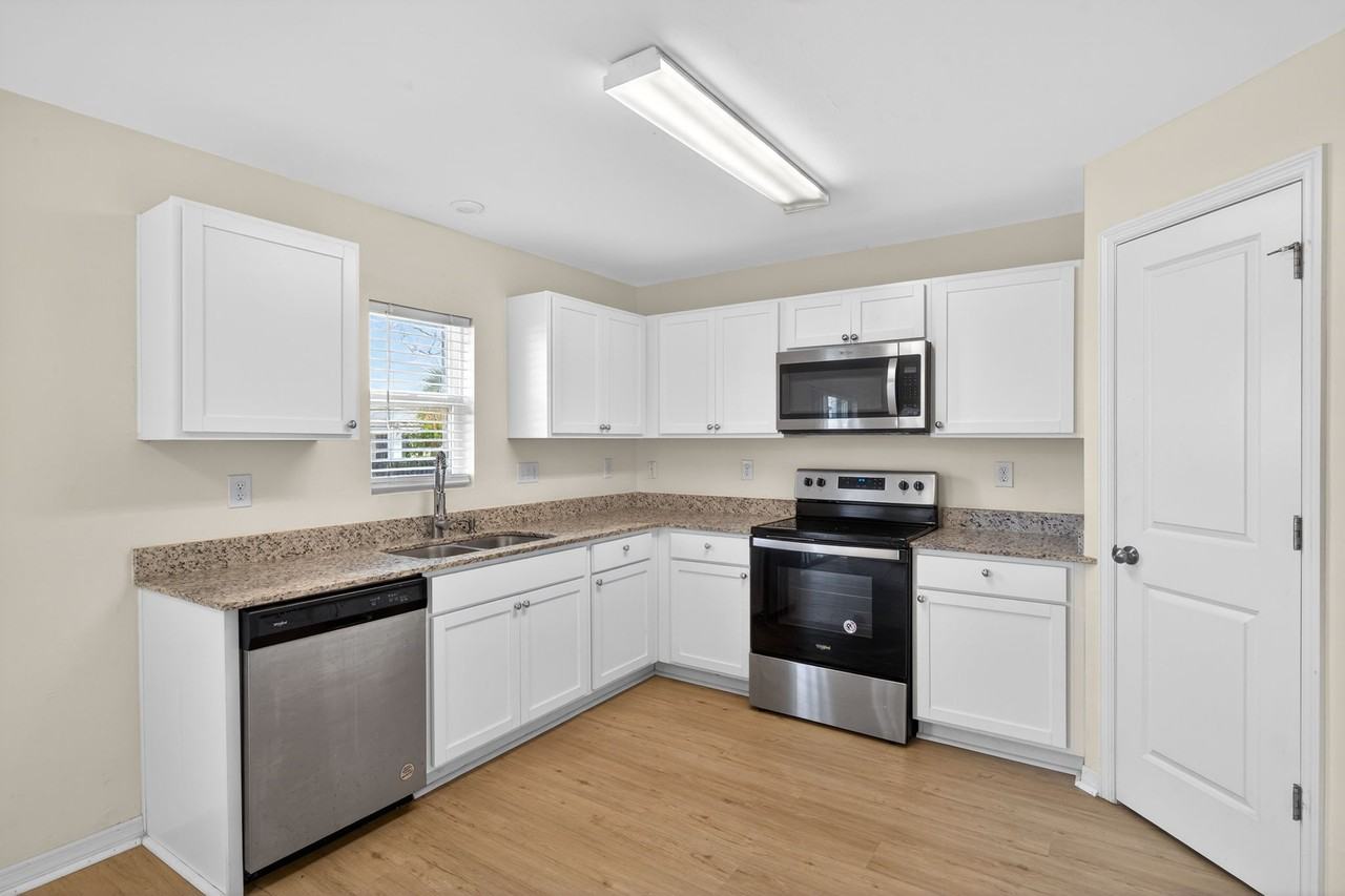 921 Jacaranda Pkwy E - Photo 7 of 24