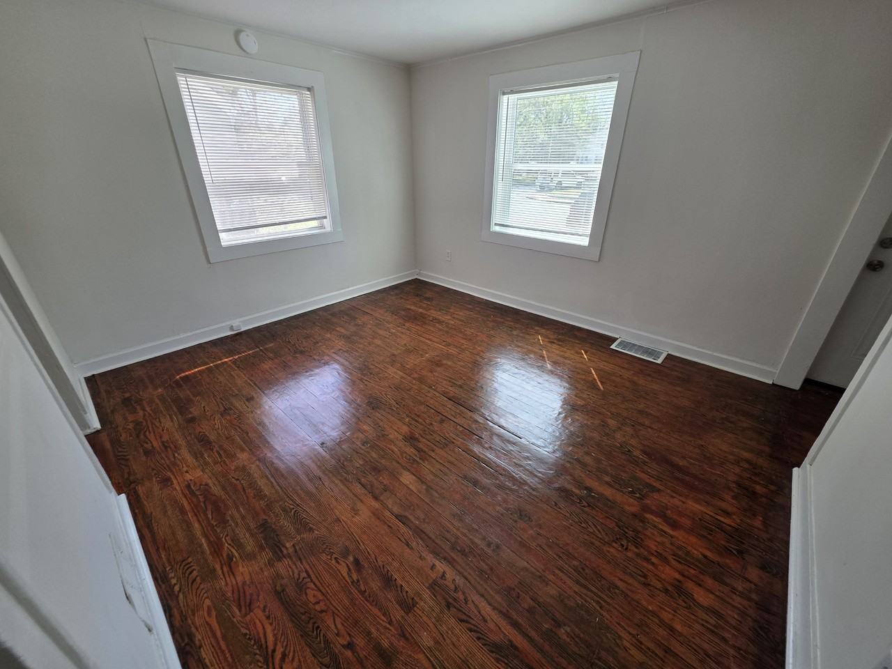 315 Princeton Ave - Photo 2 of 9